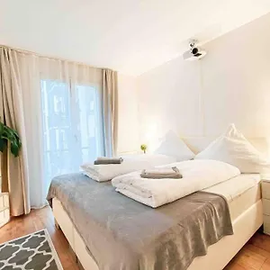  Apartment Luxury Cinema 2r Apt + Balcony / 65m²