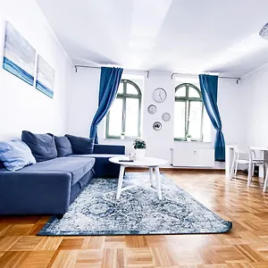  Apartment Zentraler Altbau Am Clara-zetkin-park, Rb-arena Um Ecke, Netflix Inklusive